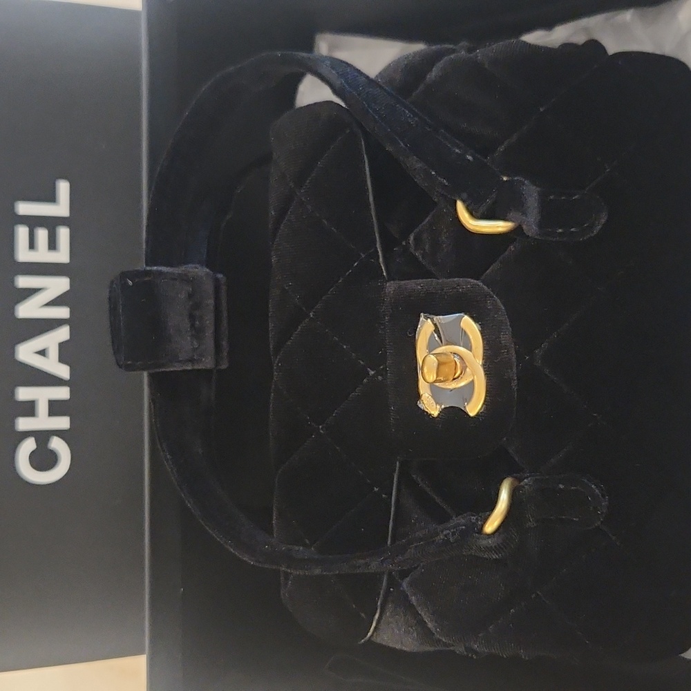 Chanel Gift with Purchase Black Velvet Quilted Handbag - Picture 15 of 17